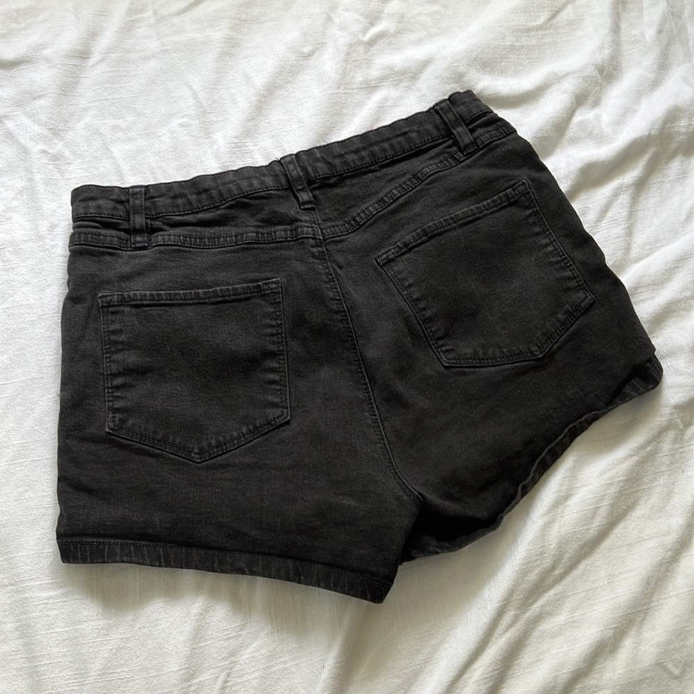 High rise shorts - Picture 2 of 3